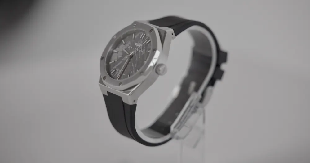 The Visto at an angle on grey.