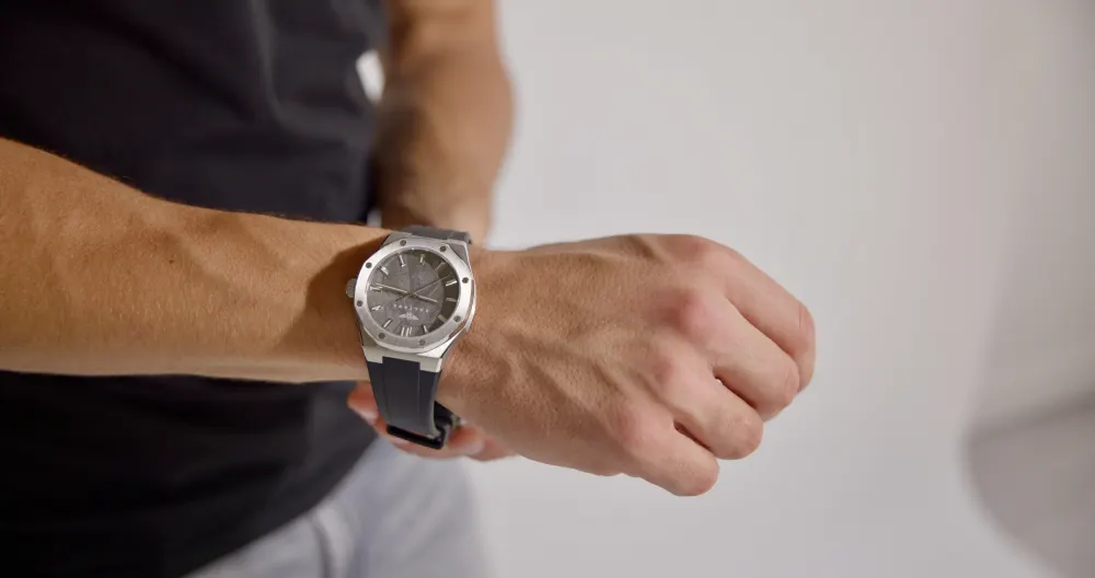 The Visto on a wrist, fist closed, black t-shirt.