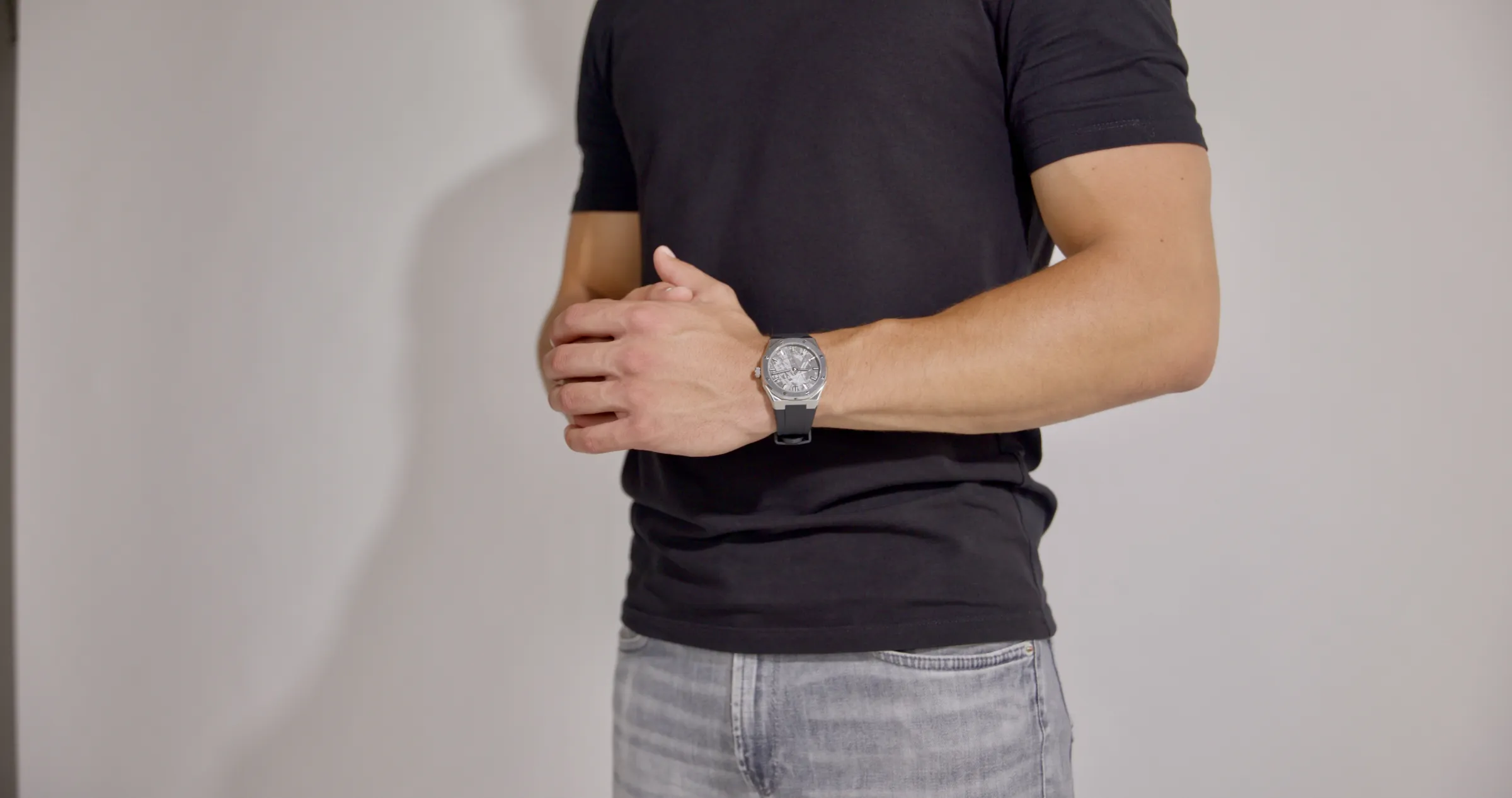 The Visto worn with a black t-shirt, arms folded.